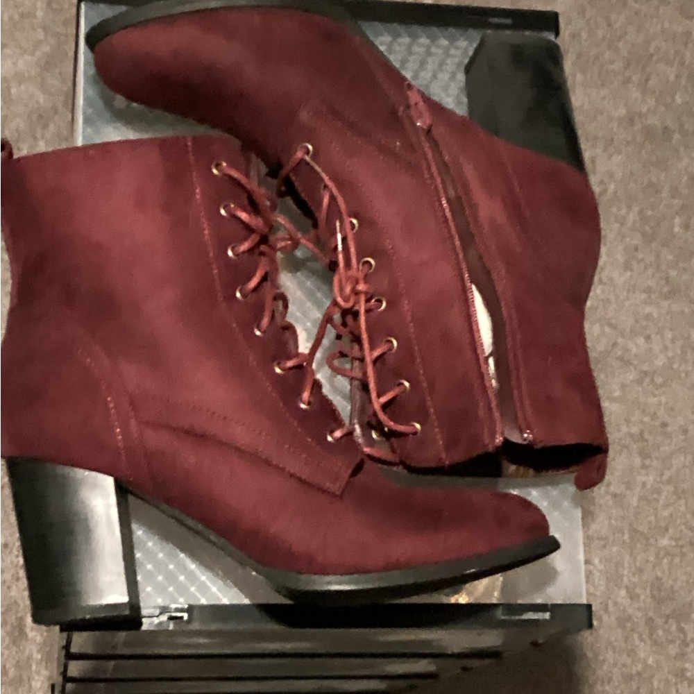 Elegant Burgundy Lace-Up Heeled Boots - Picture 2 of 4